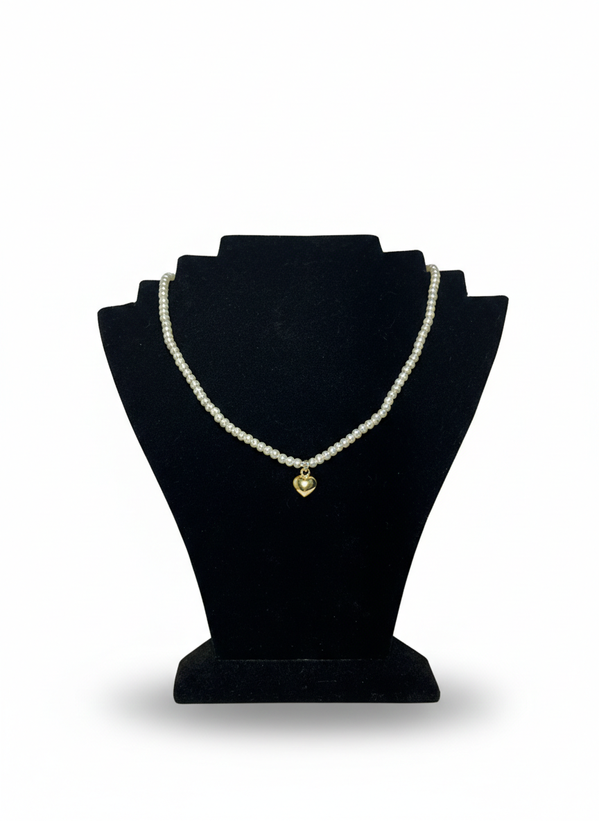 COLLAR DE PERLA CON DIJE DE CORAZÓN
