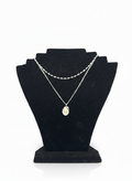 COLLAR DE ESFERAS Y DIJE PLATEADO